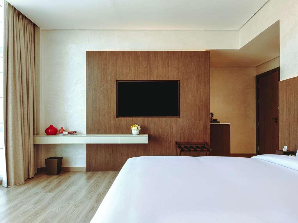 Moevenpick Hotel Jumeirah Village Triangle Dubai Room photo