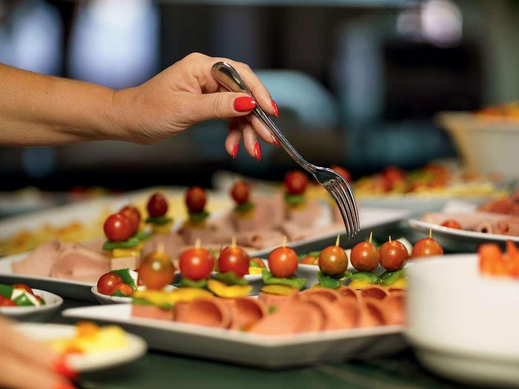 Moevenpick Hotel Jumeirah Village Triangle Dubai Restaurant photo