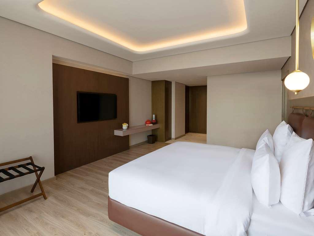 Moevenpick Hotel Jumeirah Village Triangle Dubai Room photo